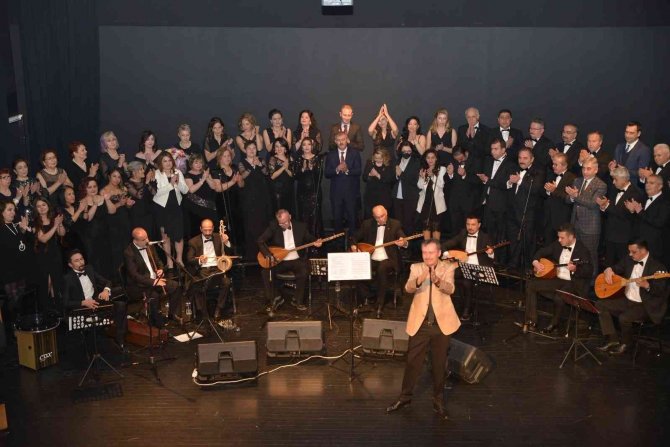 Türk Halk Müziği Korosu 48. Yıl Sanat Gecesi Ve Sezon Ortası Konseri Yoğun İlgi Gördü