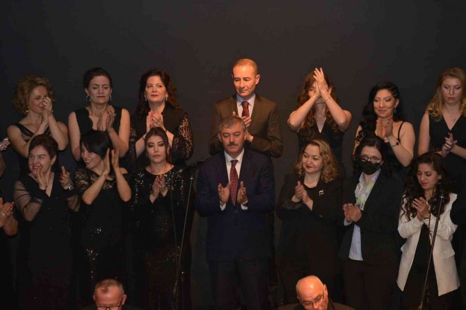 Türk Halk Müziği Korosu 48. Yıl Sanat Gecesi Ve Sezon Ortası Konseri Yoğun İlgi Gördü