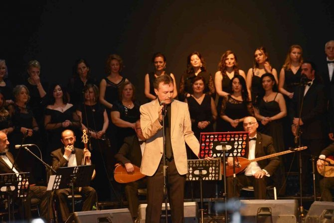 Türk Halk Müziği Korosu 48. Yıl Sanat Gecesi Ve Sezon Ortası Konseri Yoğun İlgi Gördü