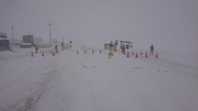 Van-çatak Karayolu Trafiğe Kapatıldı