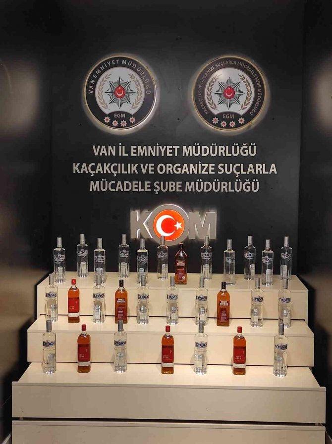 Van’da Kaçak İçki, Puro Ve Cinsel İçerikli Ürün Ele Geçirildi