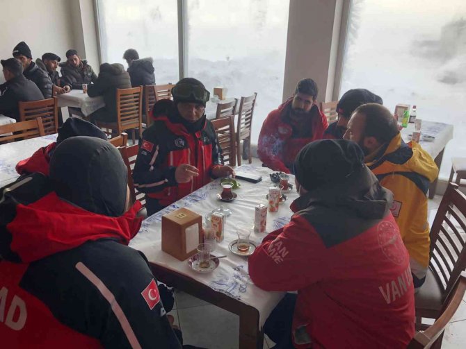 Tipide Mahsur Kalan 23 Öğrenci Kurtarıldı