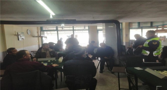 Jandarma Vatandaşı Trafik Kuralları Hakkında Bilgilendirdi