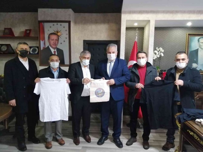 Şehit Madenci Aileleri Ürettikleri Ürünleri Protokole Hediye Etti