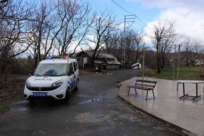 Ocakta Unutulan Yemek Tutuştu, Panik Yapan Komşular Ekipleri Alarme Geçirdi