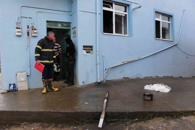 Ocakta Unutulan Yemek Tutuştu, Panik Yapan Komşular Ekipleri Alarme Geçirdi