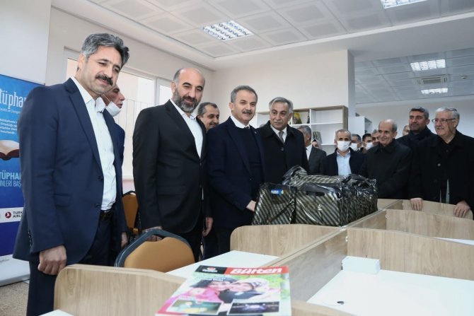 Adi̇mder Kütüphane Kurdu