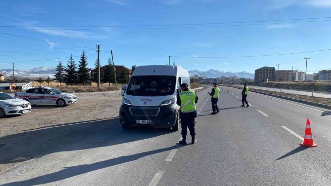 Emirdağ’da Jandarmadan İşçi Servislerine Denetim