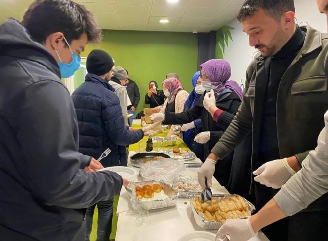Üniversite Öğrencilerine Sınav Haftasında Ev Yapımı İkram