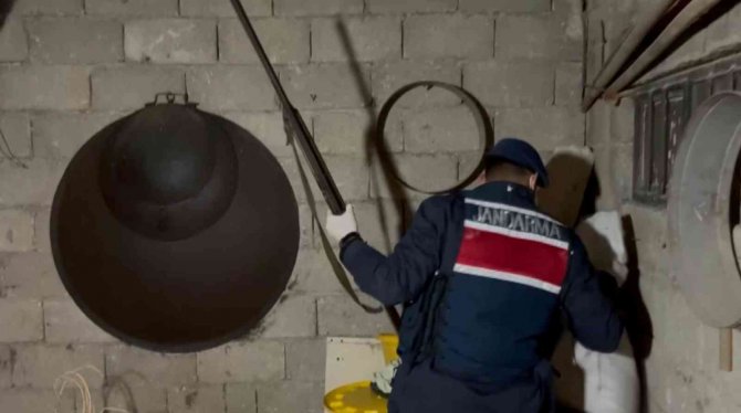 Aksaray’da Jandarmadan Kaçak Silah Ve Uyuşturucu Operasyonu