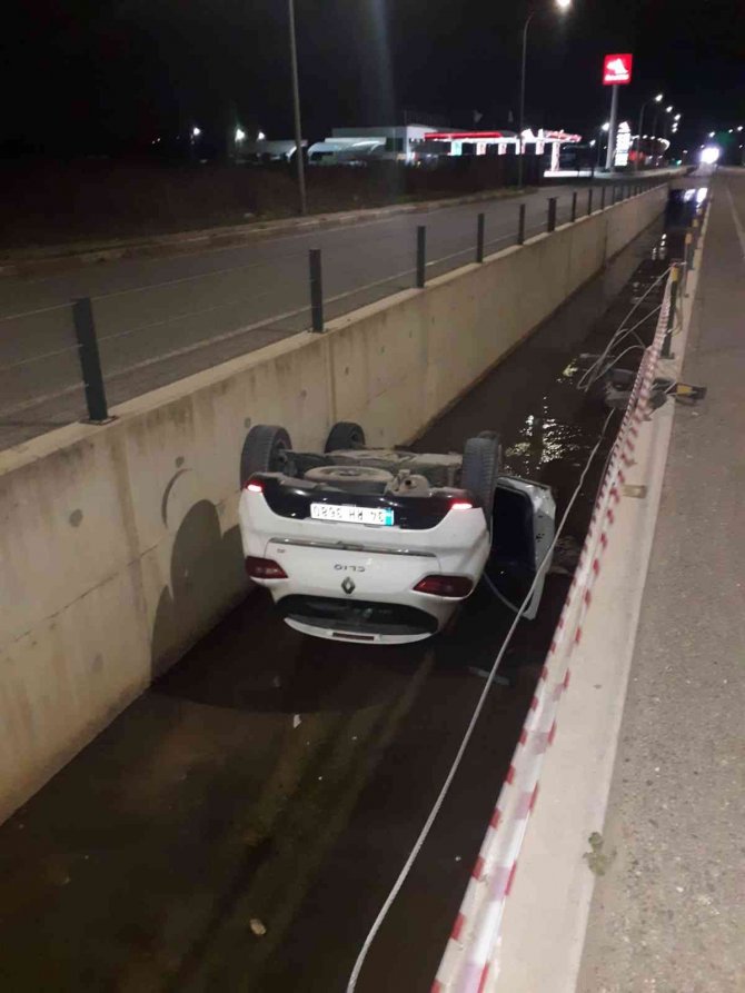 Aliağa’da Otomobil Su Kanalına Düştü: 1 Yaralı