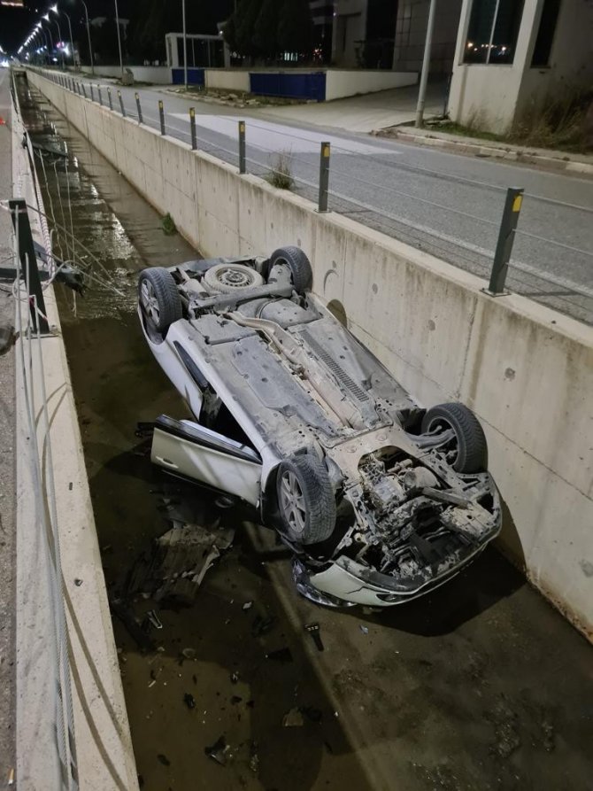 Aliağa’da Otomobil Su Kanalına Düştü: 1 Yaralı