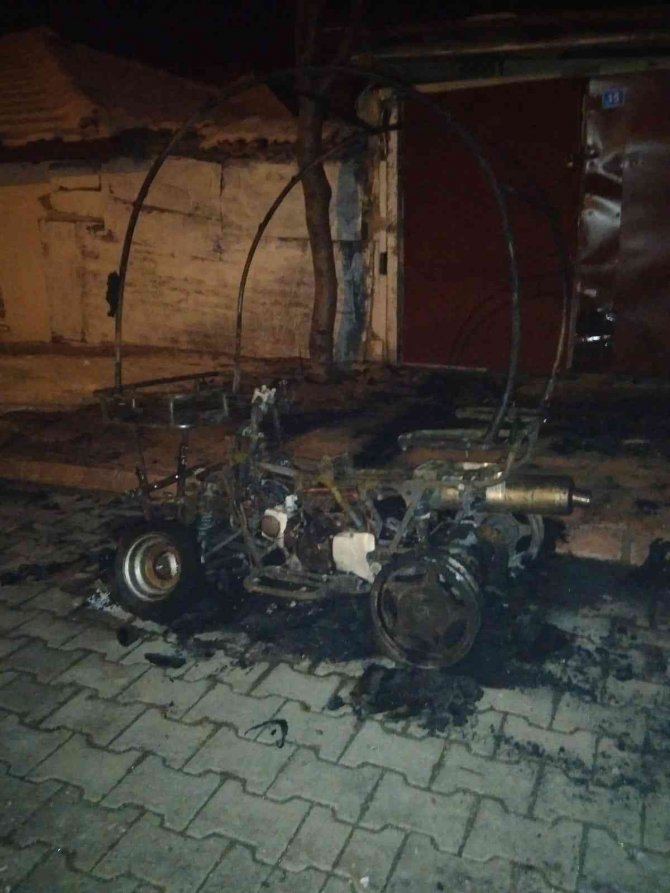 En Küçük Kadın Esnafın Atv Motoru Yandı: Polis İnceleme Başlattı