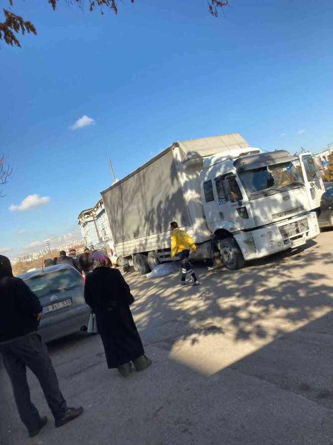 Ankara’da Kamyonun Ezdiği Kadın Hayatını Kaybetti