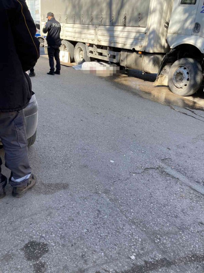 Ankara’da Kamyonun Ezdiği Kadın Hayatını Kaybetti