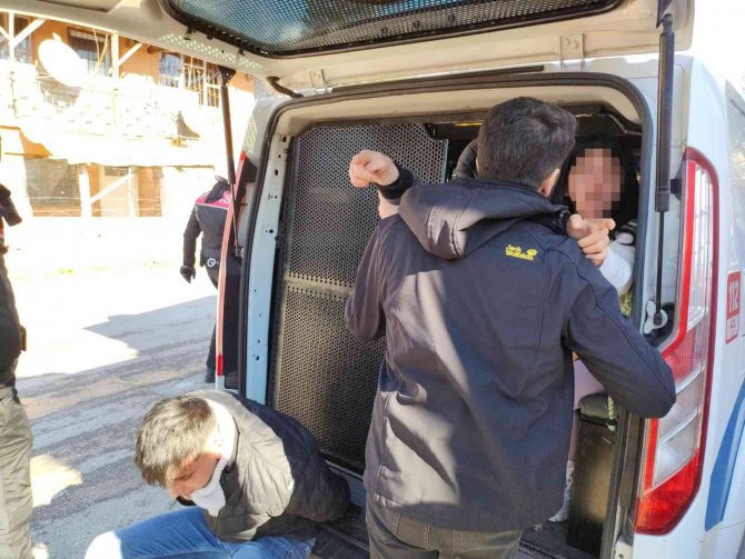 ’Dur’ İhtarına Uymadılar, Kovalamaca Sonucu Yakalandılar