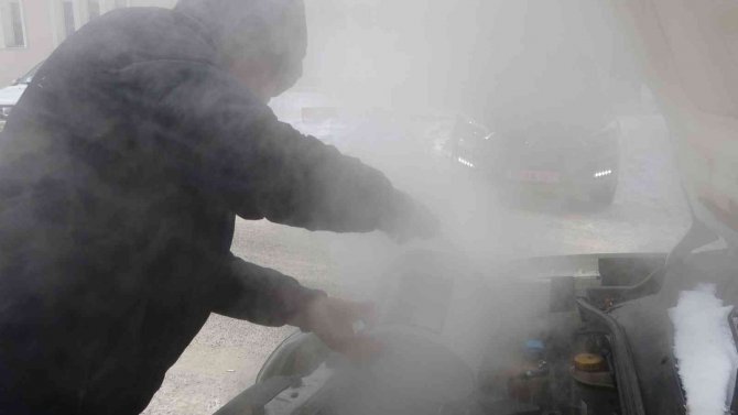 Ardahan Eksi 16 Derece: Araçlar Soğuktan Çalışmadı