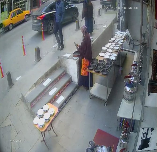 Arnavutköy’de Tencere Hırsızı Güvenlik Kamerasında