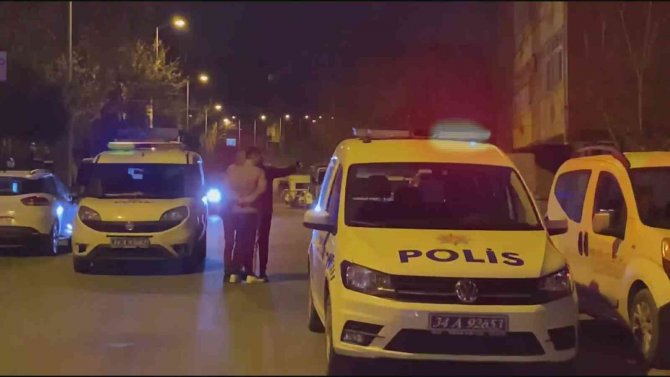 Ataşehir’de Yanan Daireyi Arkalarına Alıp Selfie Çekildiler
