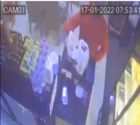 Alışveriş Yapma Bahanesi İle Yardım Kutusunu Alıp Gitti
