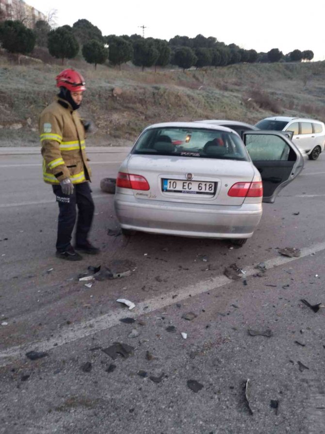 Balıkesir’de Trafik Kazası: 4 Yaralı