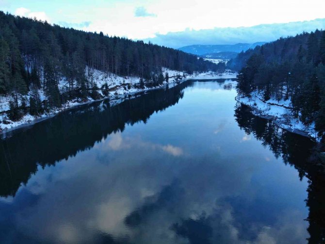 Bozcaarmut Gölet’inin Kıyı Kesimleri Soğuk Havadan Dondu
