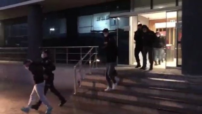 Bursa’da Şafak Vakti Uyuşturucu Operasyonunda 34 Kişi Tutuklanarak Cezaevine Gönderildi