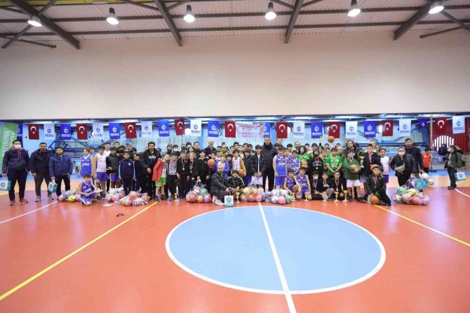 Çayırova’da Basketbol Turnvuvası