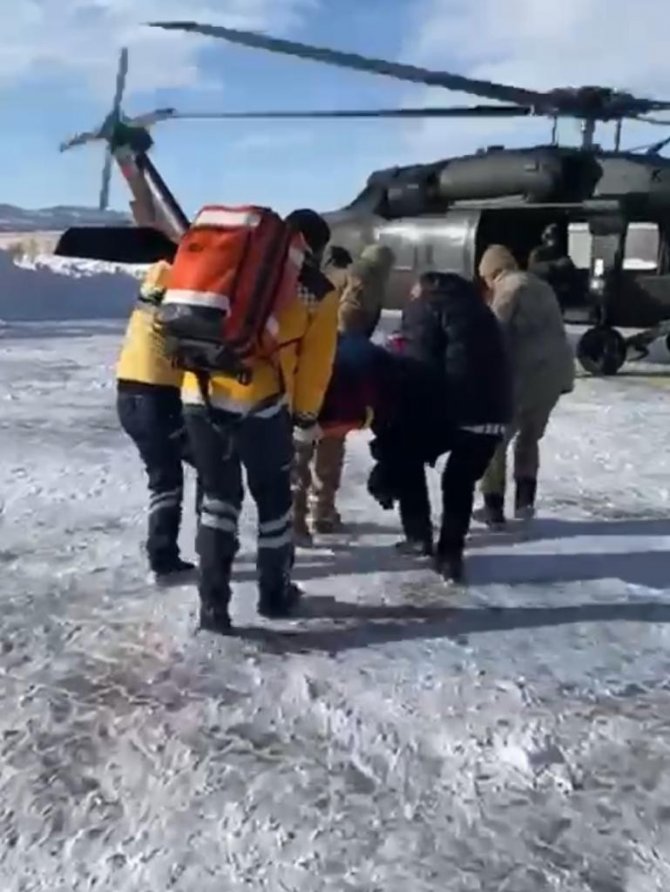 Lice’de Jandarma Helikopteri Rahatsızlanan Vatandaş İçin Havalandı