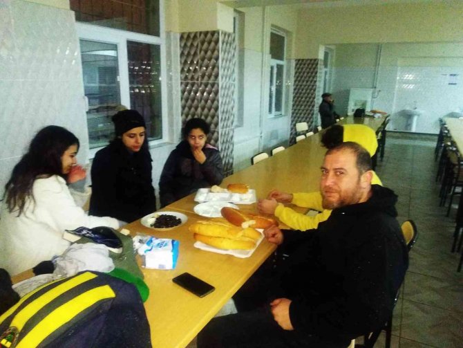 Silvan’da Mahsur Kalan 25 Kişi Kaymakamlıkça Misafir Edildi