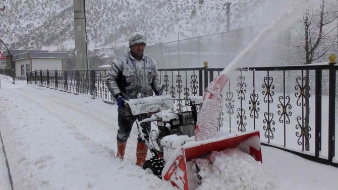 Doğu Karadeniz’de Bin 61 Köy Ve Mahalle Yolu Kar Nedeniyle Ulaşıma Kapandı