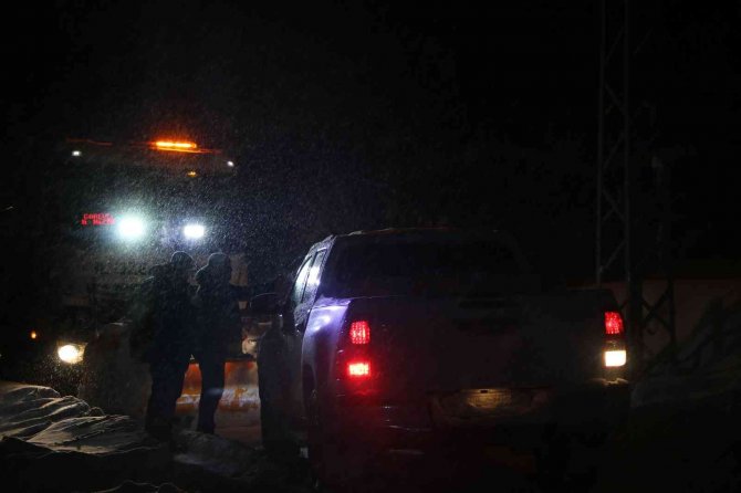 Elazığ’da, 150 Personel Ve 64 Araçla Yol Açma Çalışmaları Sürüyor