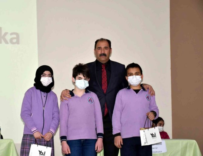 Erzincan’da İ̇mam Hatip Ortaokulları Arasında Bilgi Yarışması Düzenlendi