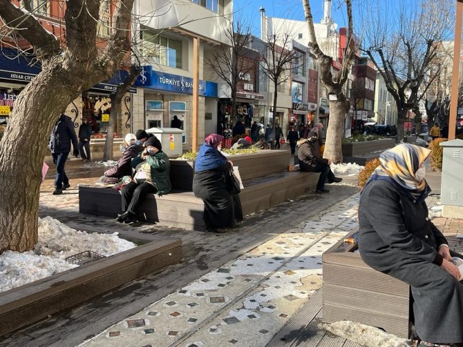 Karın Ardından Gelen Güneşli Hava Vatandaşı Sokağa Döktü
