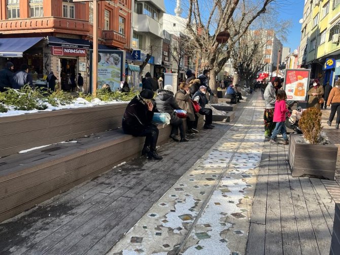 Karın Ardından Gelen Güneşli Hava Vatandaşı Sokağa Döktü