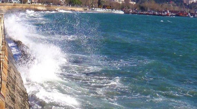 Marmara Denizi’nde Ulaşıma Lodos Engeli