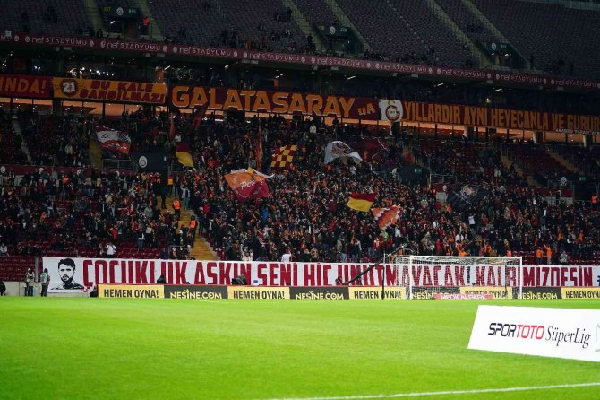 Galatasaray - Kasımpaşa Maçında Ahmet Çalık Unutulmadı