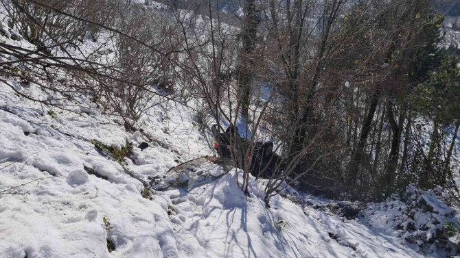 Fındık Bahçesine Uçan Otomobil Takla Attı