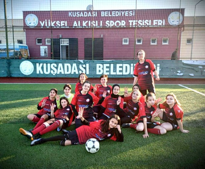 Gönen Kız Futbol Takımı Yarı Finallere Gidiyor