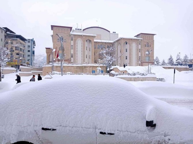 Hakkari Kara Gömüldü