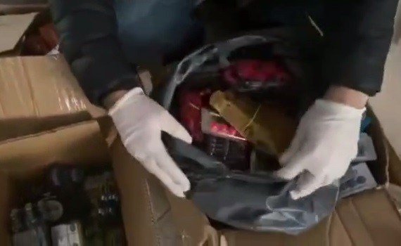İ̇zmir Polisinden Cinsel Performans Arttırıcı Ürün Kaçakçılarına Operasyon