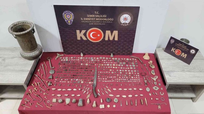 İ̇zmir’de 744 Parça Tarihi Eser Ele Geçirildi