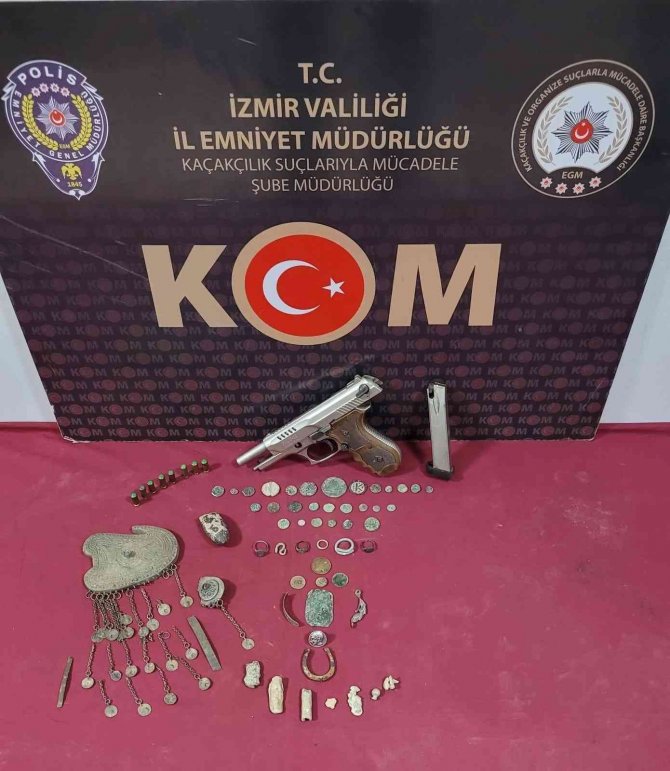 İ̇zmir’de 744 Parça Tarihi Eser Ele Geçirildi