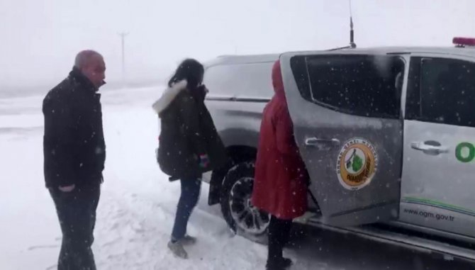 Öğrenciler Karda Mahsur Kaldı, Yardıma Batman Orman İ̇şletme Ekipleri Yetişti