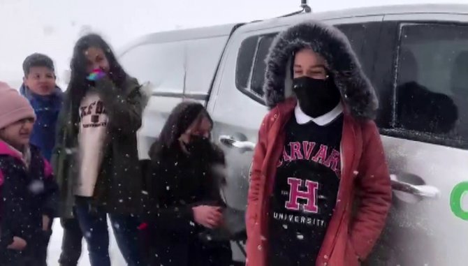 Öğrenciler Karda Mahsur Kaldı, Yardıma Batman Orman İ̇şletme Ekipleri Yetişti