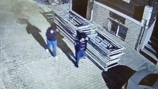 Makasla Kilidi Kesip, 5 Bin Liralık İnşaat Malzemesi Çaldılar: Kağıthane Polisi 460 Araç İnceleyerek Yakaladı