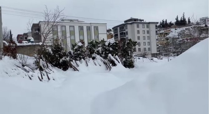 Kahramanmaraş’ta Yoğun Kar Nedeniyle Ceviz Seraları Zarar Gördü