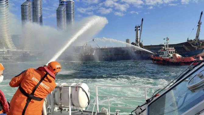 Kartal’da Gemideki Yangın Kontrol Altına Alındı