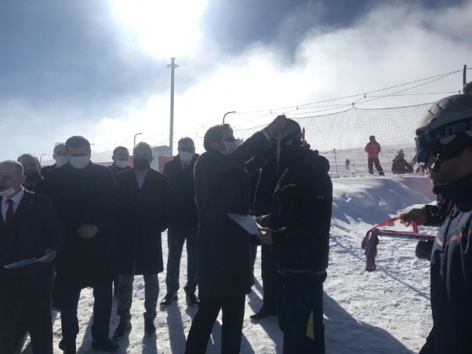 ‘Dorukta Bir Gençlik’ Projesinde Kayak Sertifikaları Verildi