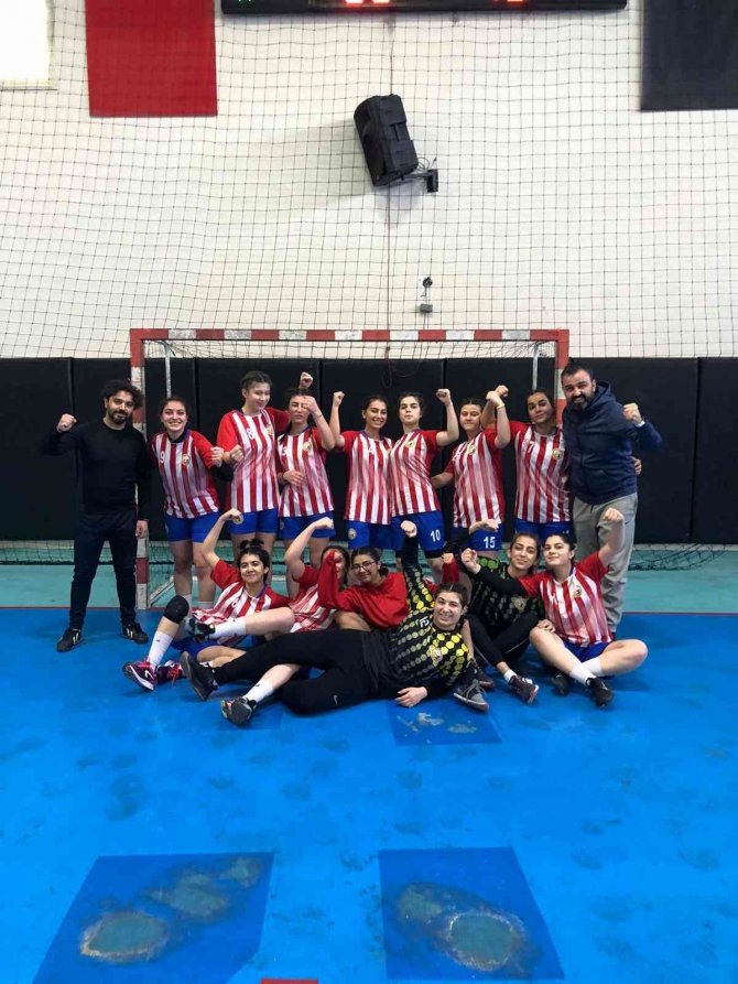 Fmg Spor Lisesi Yarı Finale Yükseldi